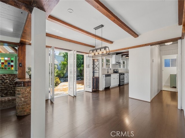 Building Photo - 2624 E 8th St