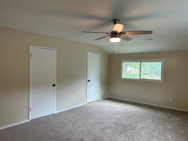 Building Photo - Spacious 4BR + Bonus Room – Available May 10! Regency Area!