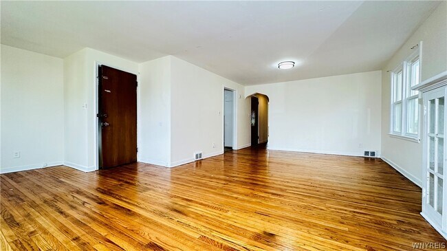 Building Photo - 1553 Whitney Ave