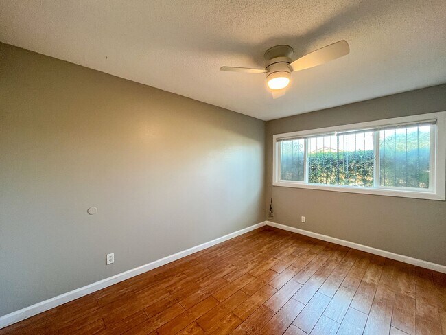 Building Photo - 11303 S Lemoli Ave