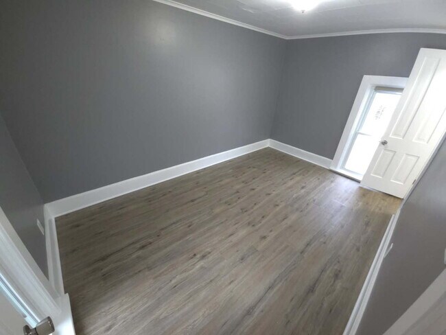 Building Photo - 10906 Woodstock St