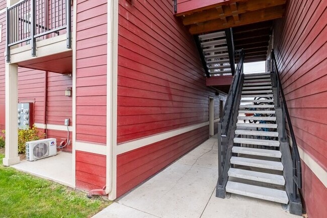 Building Photo - 13001 S Crompton Lane