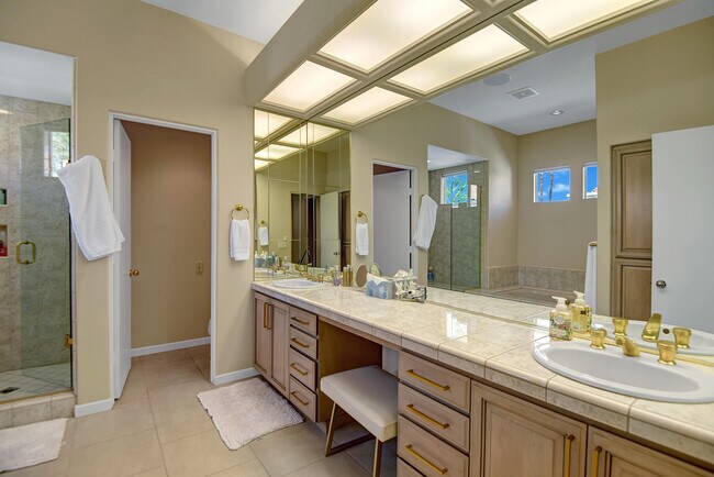 Building Photo - 430 White Horse Trail