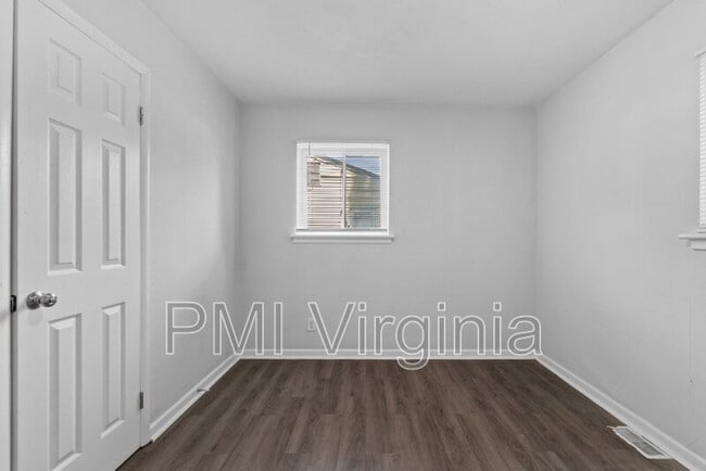Building Photo - 200 Stratford St