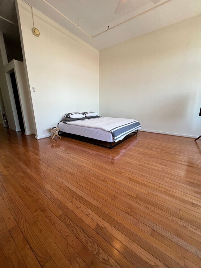 Building Photo - 1010 Race St