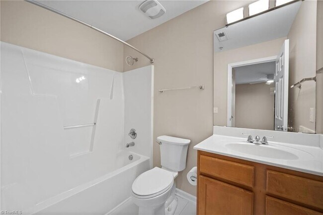 Building Photo - 3712 Cotswold Ave