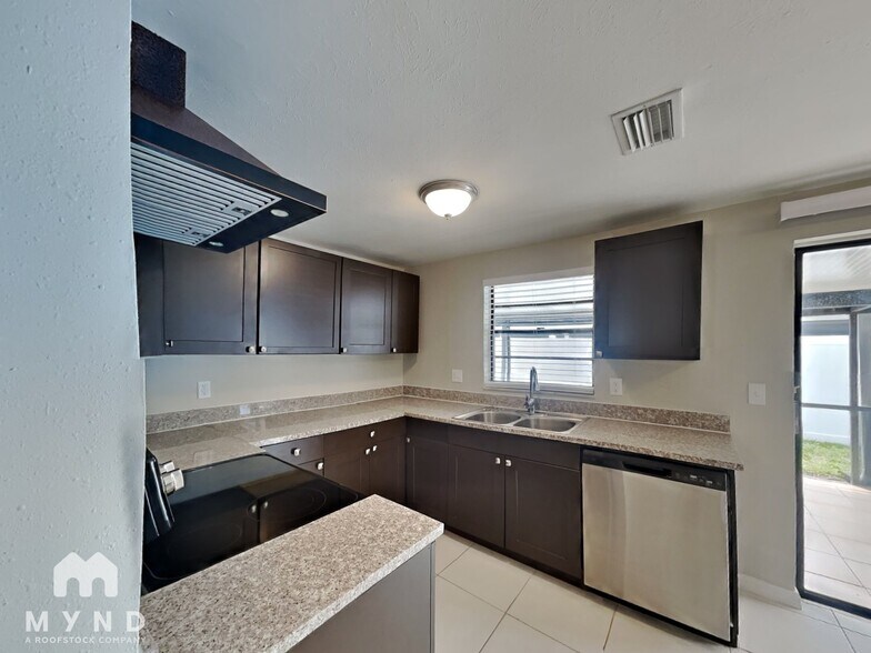 Building Photo - 9707 Paces Ferry Dr