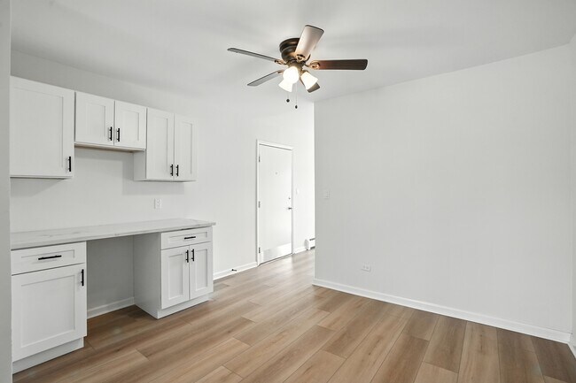 Building Photo - 8231 Woodland Dr