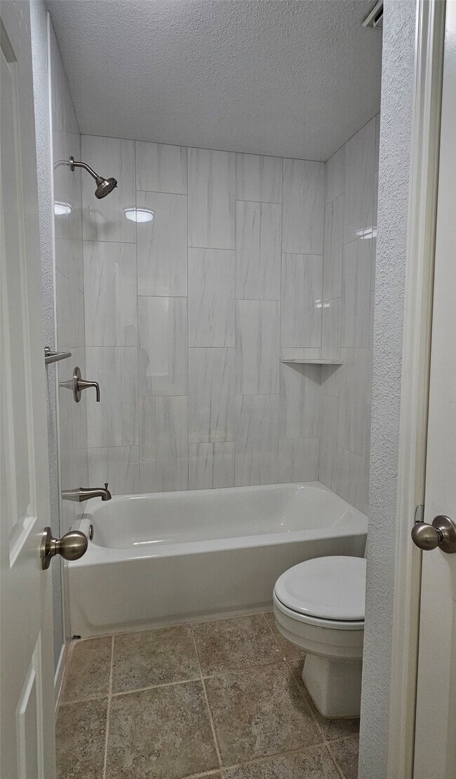 Building Photo - 1311 Antoine Dr