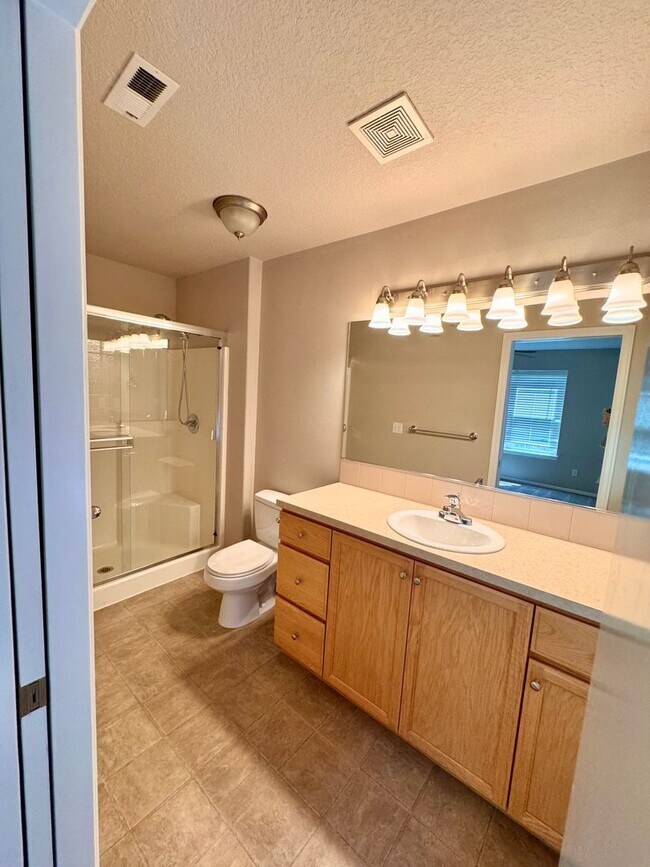 Building Photo - Beautiful Pet Friendly South Corvallis Home