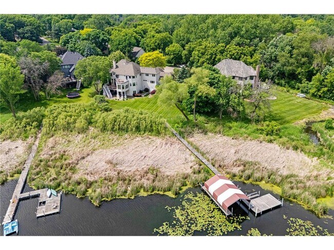 Building Photo - 6210 Deerwood Cir N