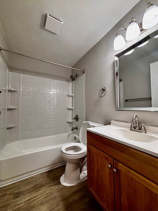Building Photo - Beautiful 2 bedroom 1 bath in West Milton!