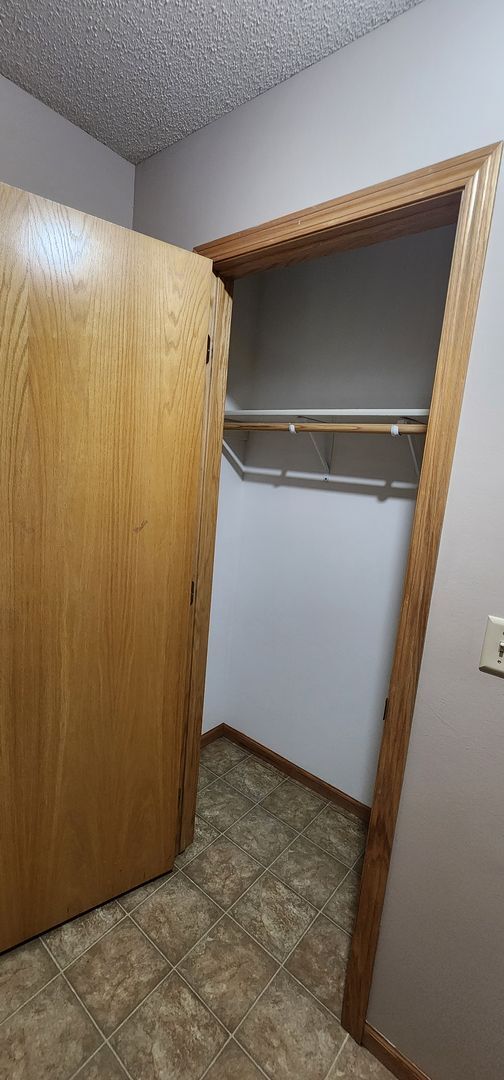 Building Photo - Beautiful 3 Bed, End Unit, Town Home for Rent
