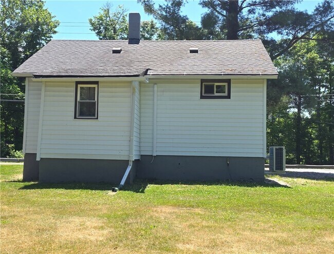 Building Photo - 1945 Bradley Creek Rd