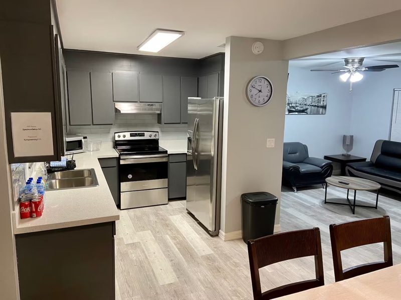 Building Photo - 132 Quince Ave E