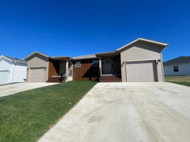 Building Photo - Tired of Nightly Rental Rates - New Never Occupied - Brand New 2 bedroom 2 bath Duplex in Kimberl...