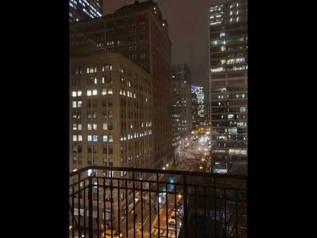 Building Photo - 212 W Washington St