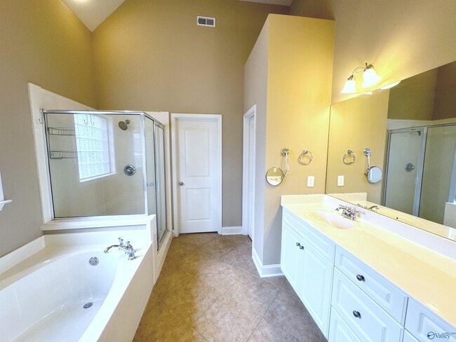 Building Photo - 126 Windridge Way SW