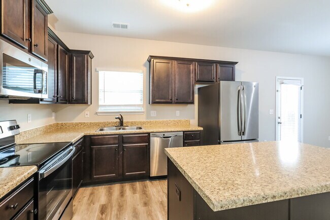 Building Photo - 2664 Calvary Dr