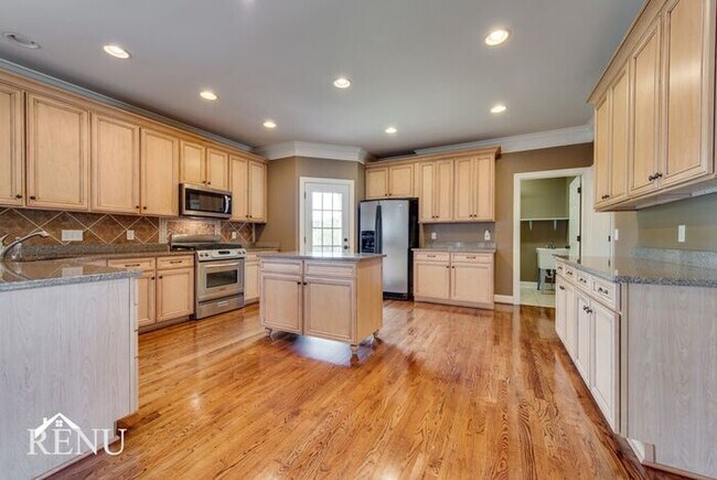 Building Photo - 1338 Sweetwater Dr