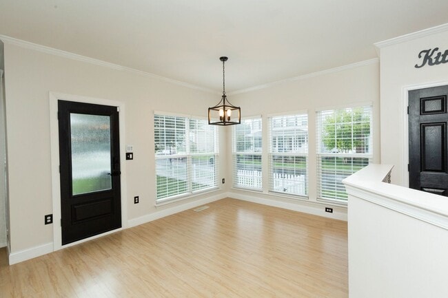 Building Photo - 4 bed, 2.5 bath Single Family Home in Char...