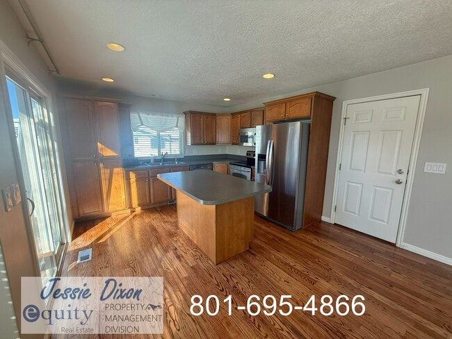 Building Photo - 1989 N 2700 W