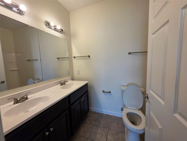 Building Photo - 6210 Lacey Oak Dr