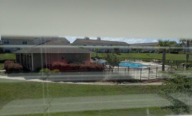 Building Photo - 718 Majestic Dr