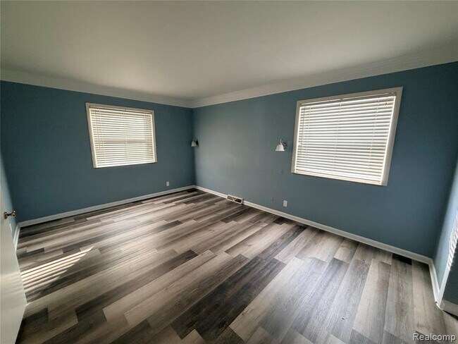 Building Photo - 1080 W Highland Rd