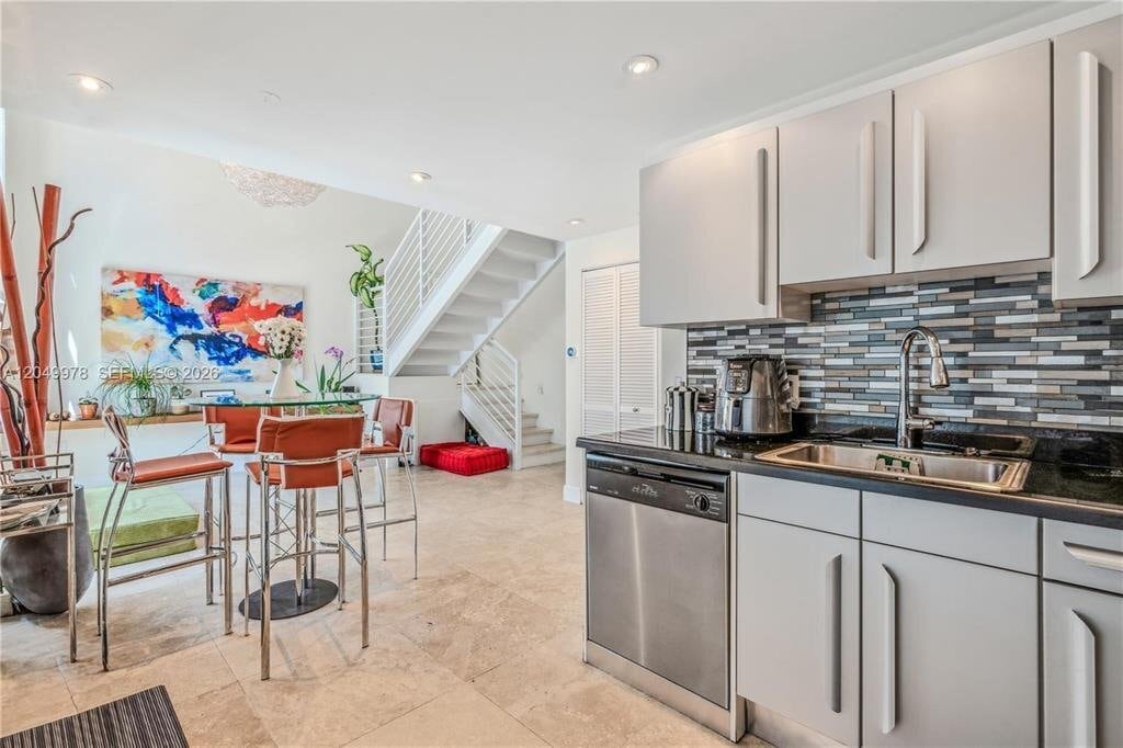 Building Photo - 7700 Collins Ave