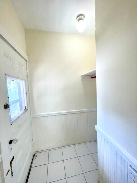 Building Photo - 81 College Ave