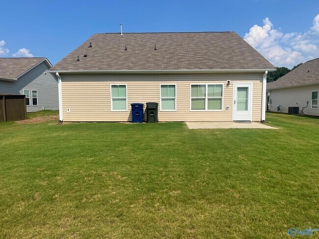 Building Photo - 212 Fairbrook Dr