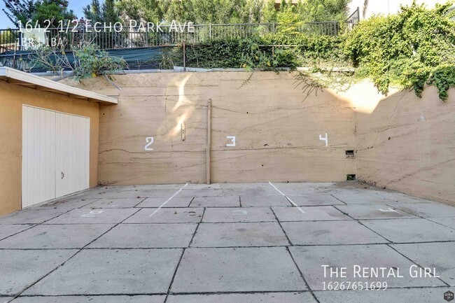 Building Photo - Prime Echo Park 1 Bedroom + Bonus Room | T...