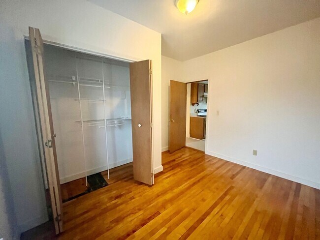 Building Photo - 123 Mayfield St