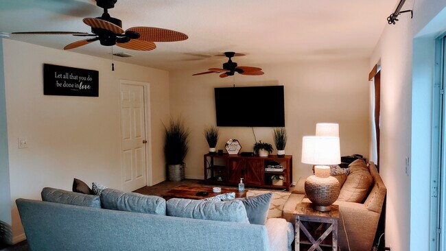 Building Photo - 1519 W 17th St