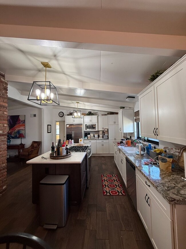 Building Photo - Stunning Fully Furnished 3 Bed-3 Bath Home with Den - Over 2300 Sq Ft.