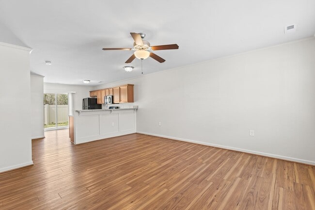 Building Photo - 2BR Townhome Near Camp Lejeune