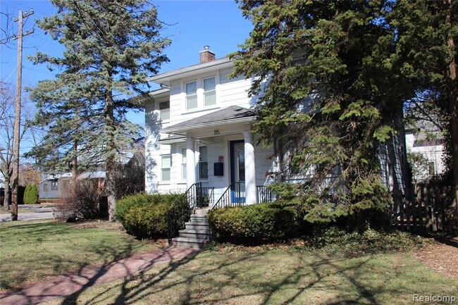 Building Photo - 115 E Lincoln St