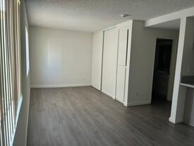 Building Photo - 2041 S Pacific Ave