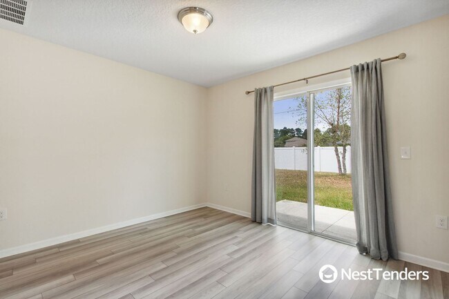 Building Photo - Four Bedroom Just Off Amelia Concourse!