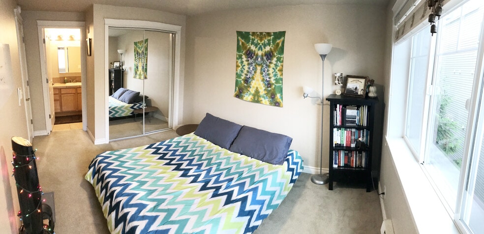 Bedroom - 2200 Thorndyke Ave W