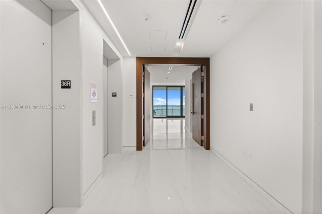 Building Photo - 300 Biscayne Blvd Way