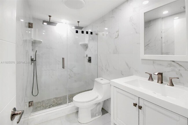 Building Photo - 870 SW 129th Pl