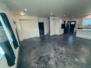 Building Photo - 1613 N Gillis Ln