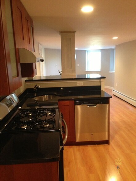 Building Photo - 672 Washington St