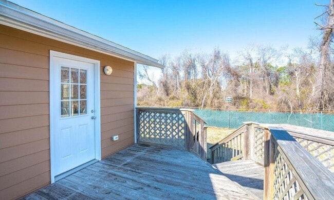 Building Photo - Southport Home With Fences In Yard
