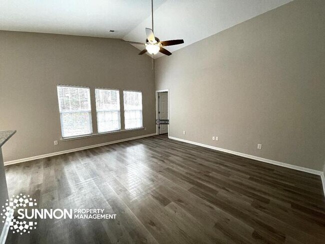 Building Photo - Newly Remodeled 3 Bed/2 Bath near Harrisburg!