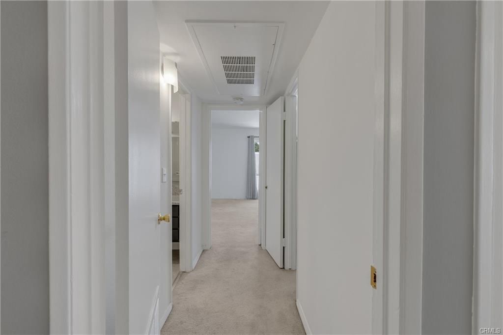 Building Photo - 1127 E Del Mar Blvd