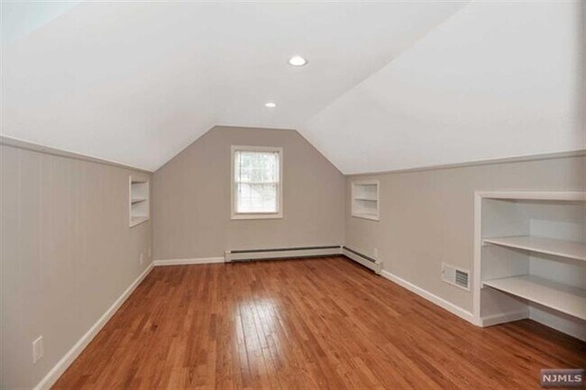 Building Photo - 240 Knickerbocker Rd