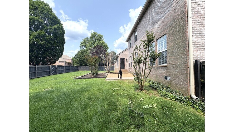 Building Photo - 721 Braemere Dr